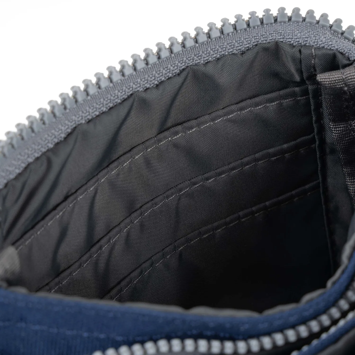 Roka London Carnaby pung Crisp Blue Small 0,2 liter