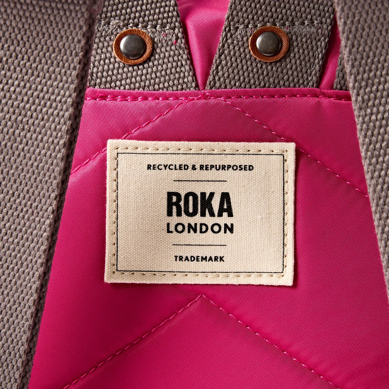 Roka London Bantry rygsæk small granita red 7,4 liter