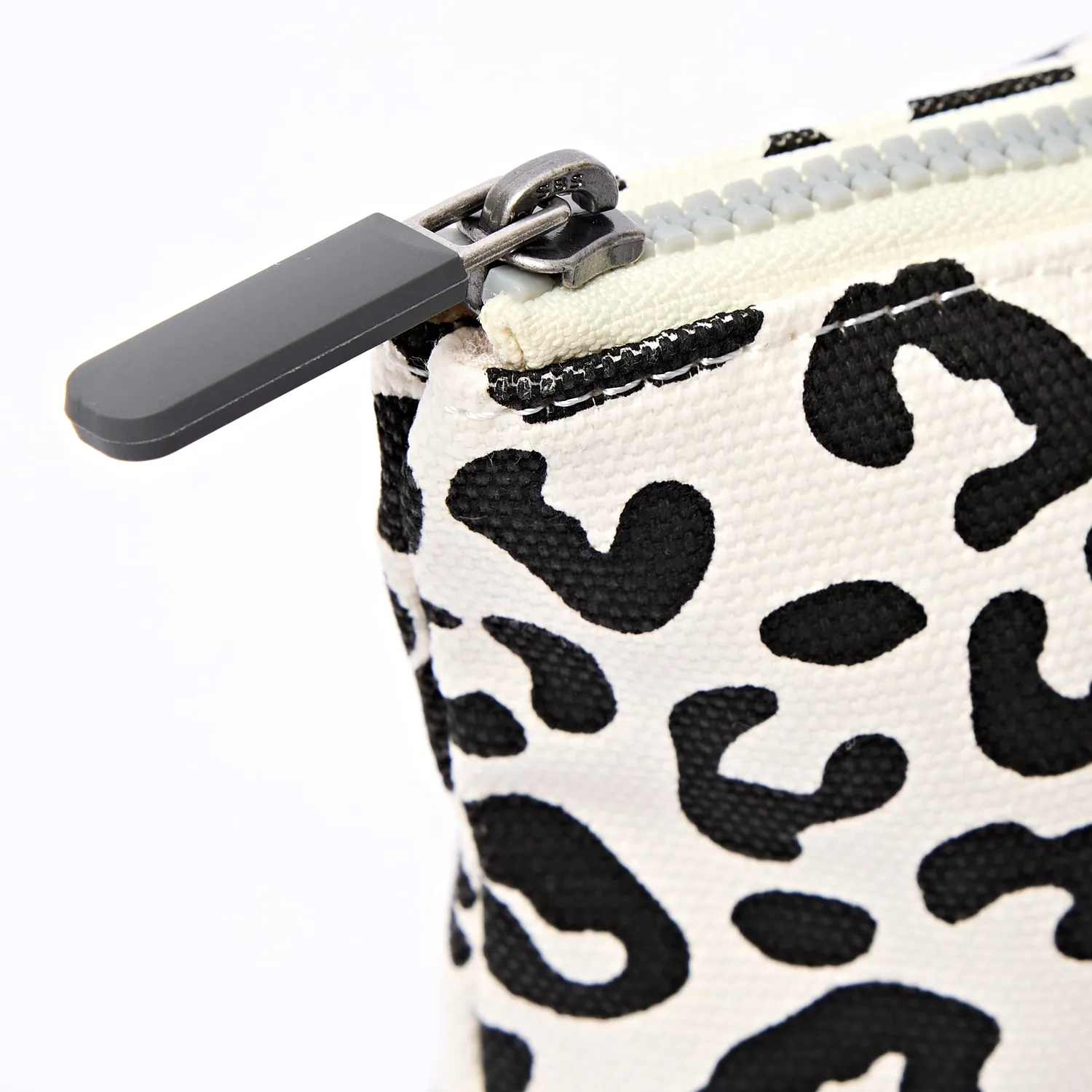Roka London Maida Vale pouch Summer Leopard Small bomuld