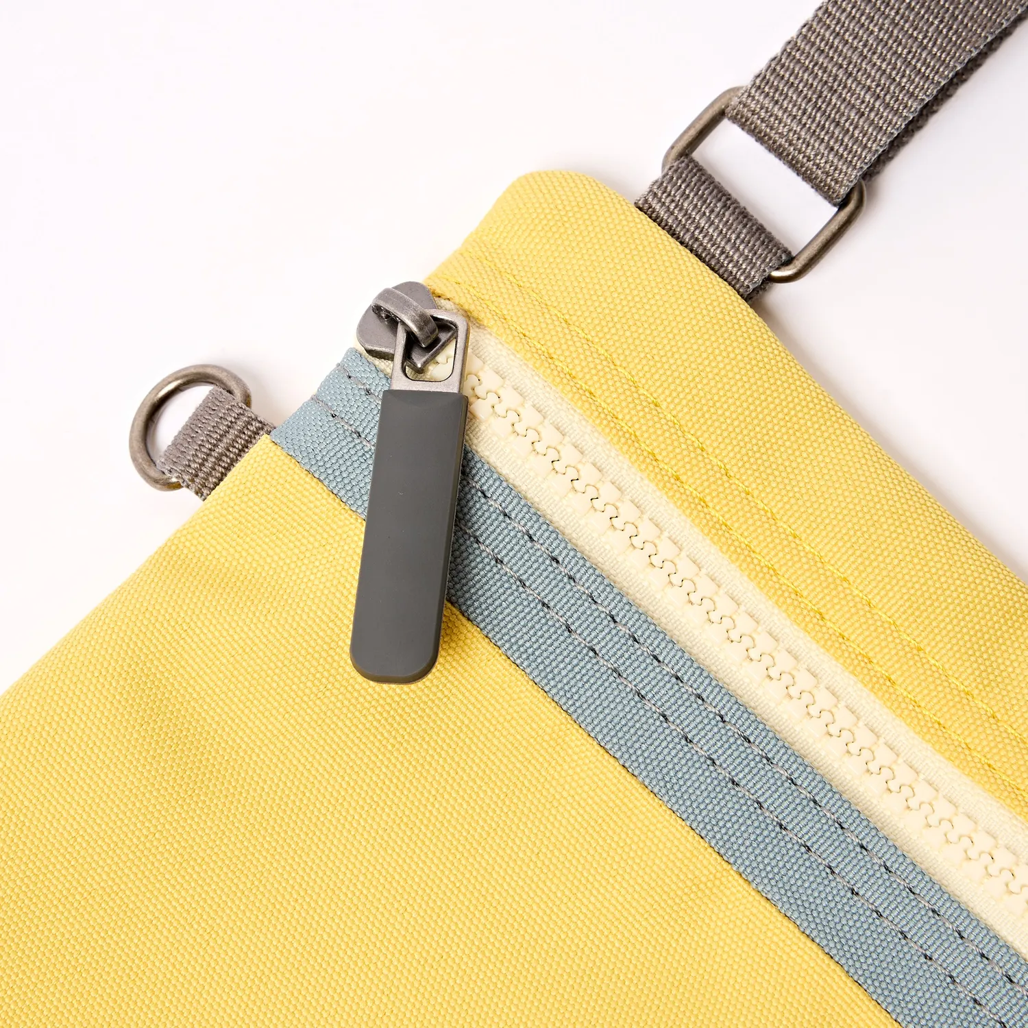 Roka London Chelsea crossbody taske XS lemonade stripe