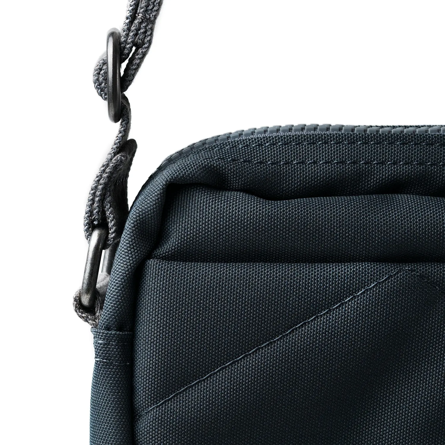 Roka London Bond crossbody taske Smoke Small 1,5 liter polstret