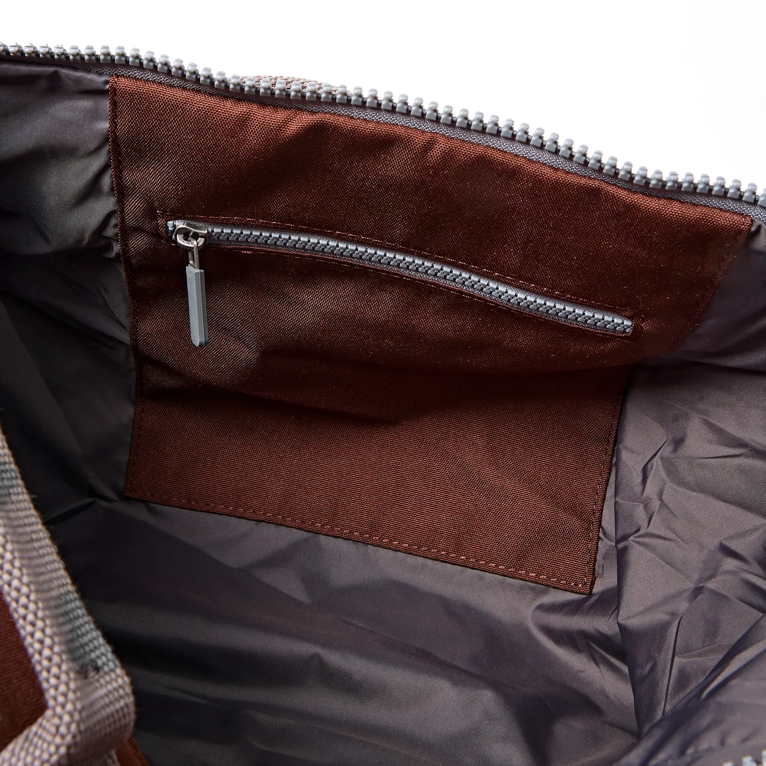 Roka London Heathrow Large duffeltaske Chocolate 50 liter