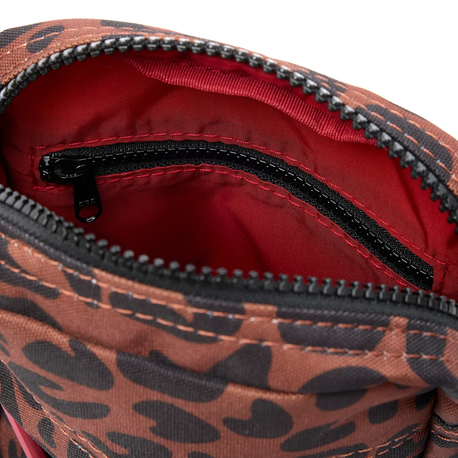 Roka London Bond Small crossbody scarlet leopard 1,5 liter