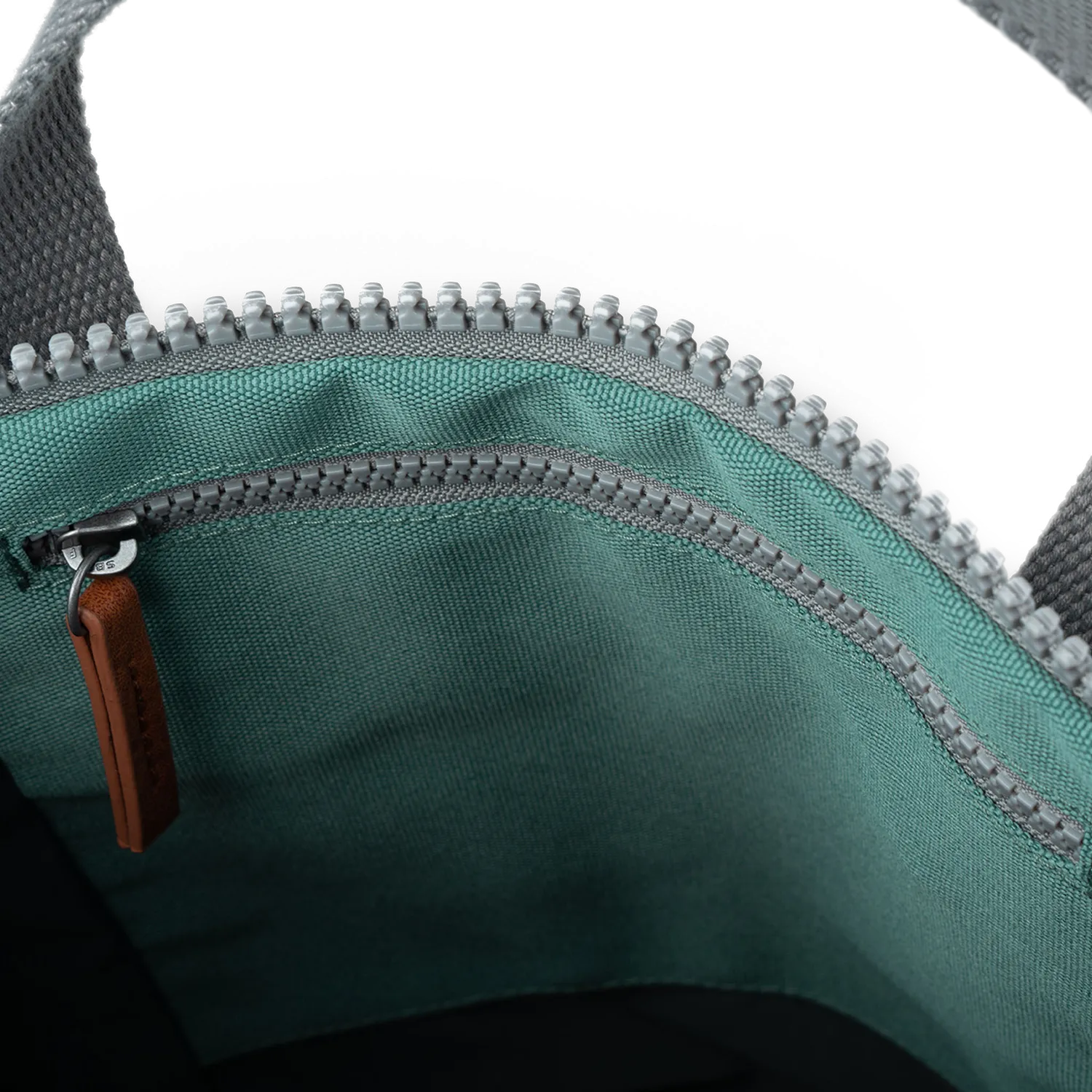 Roka London Finchley rygsæk Sage roll top laptop 15 tommer