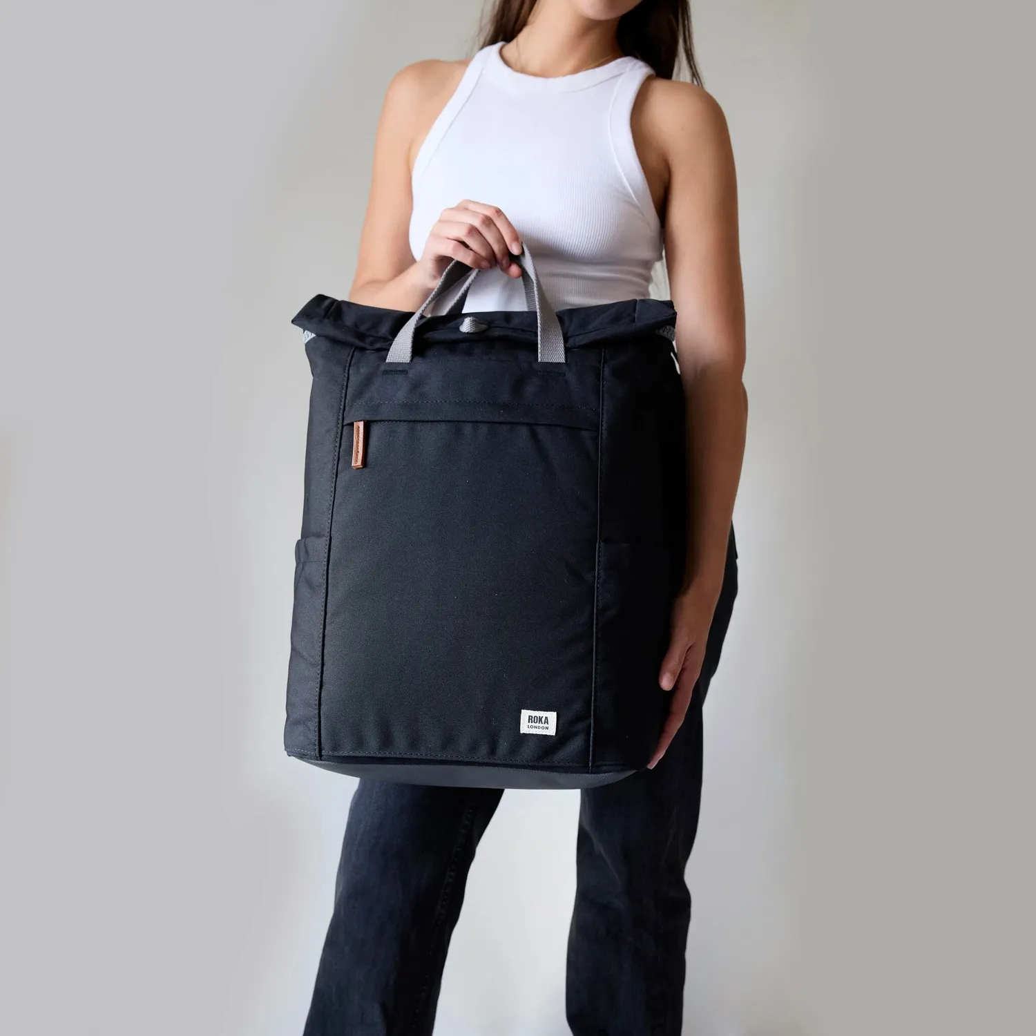 Roka London Finchley Flax rygsæk Medium roll-top laptoprum