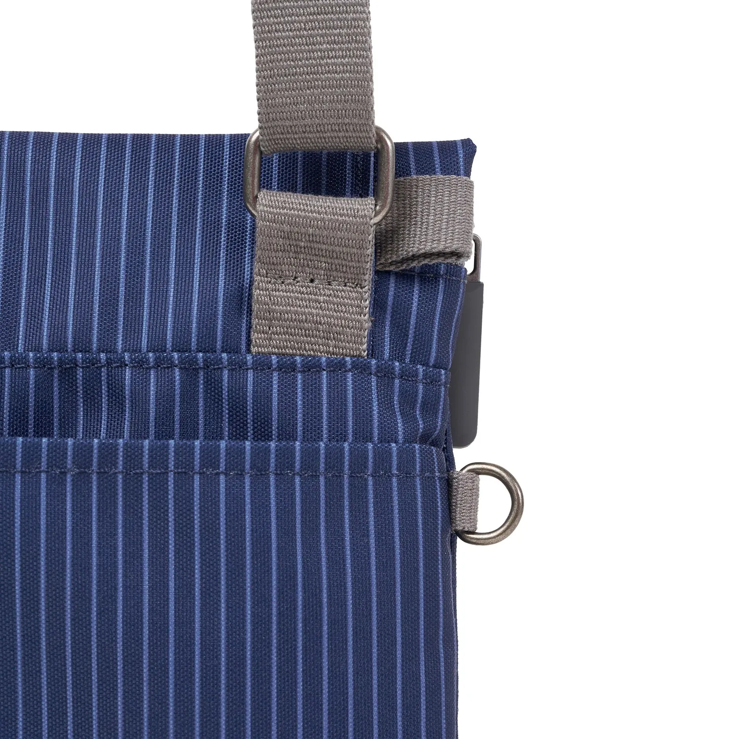 Roka London Stratford crossbody taske blå denim 0,5 liter