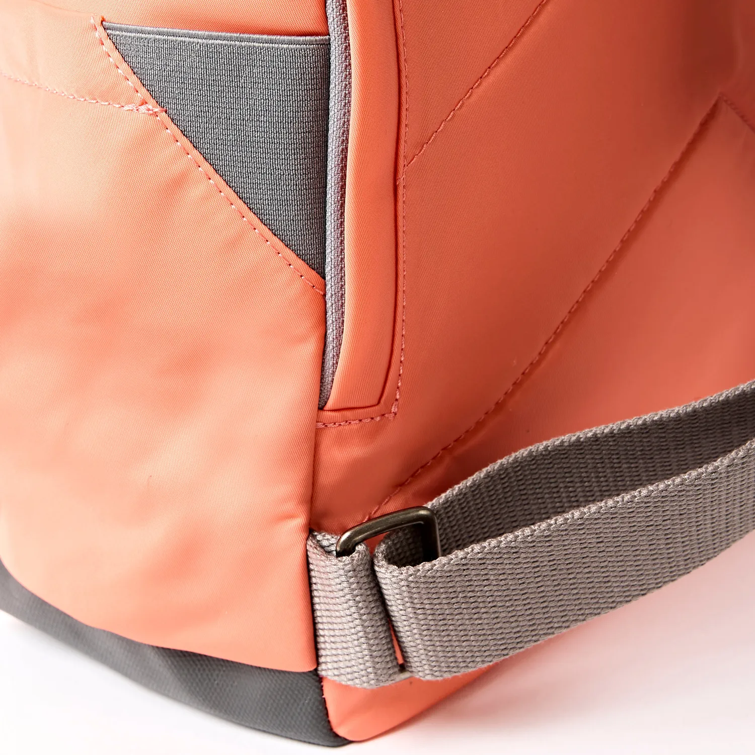 Roka London Canfield rygsæk Sugar Coral laptoprum
