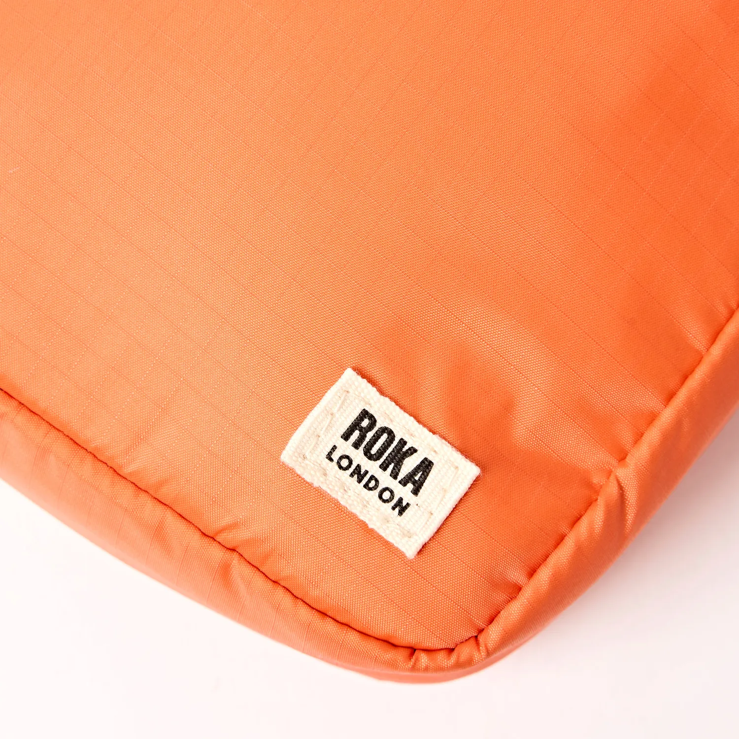 Roka London Bond Pocket Crossbody skuldertaske Tangerine S let