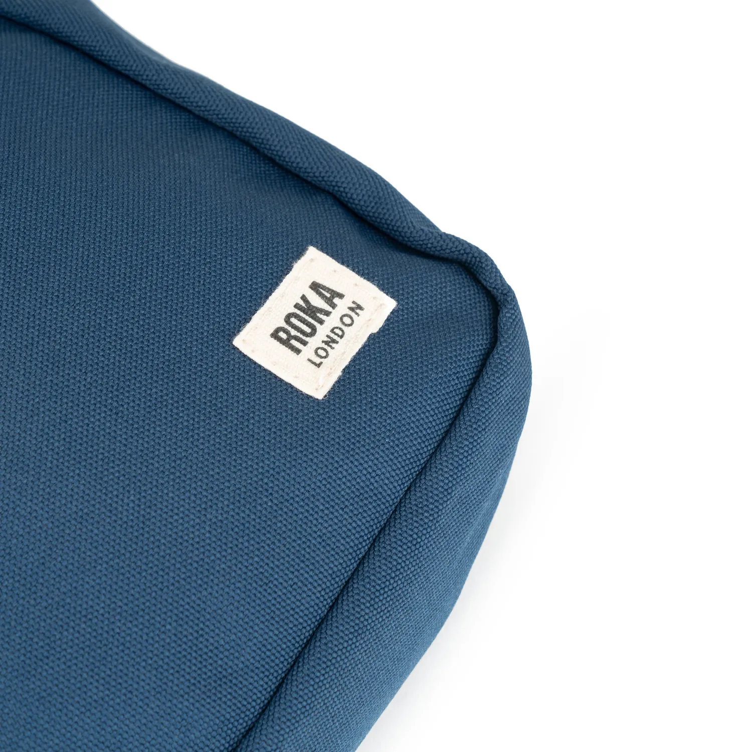 Roka London Bond Pocket crossbodytaske Deep Blue 1,5 liter