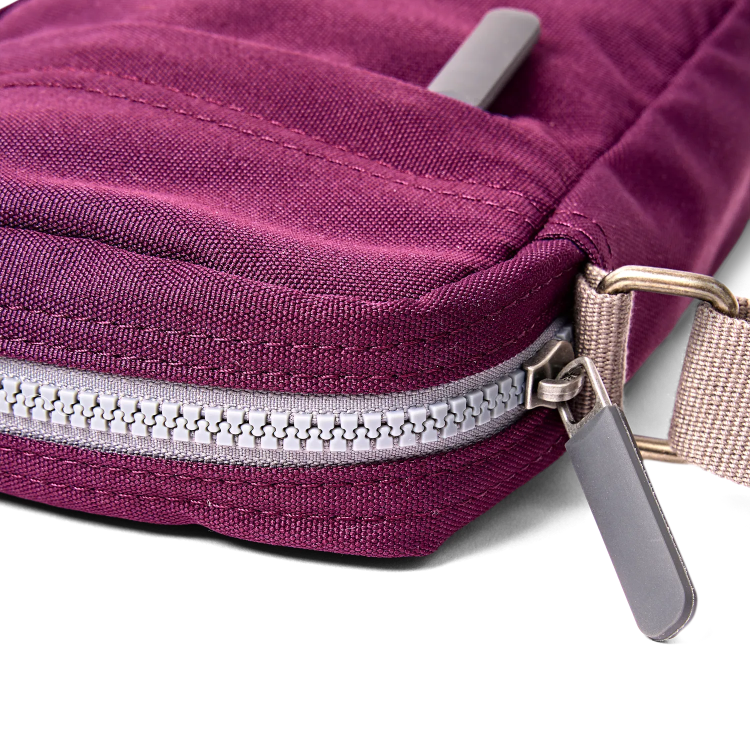 Roka London Bond Small crossbodytaske cherry 1,5 liter