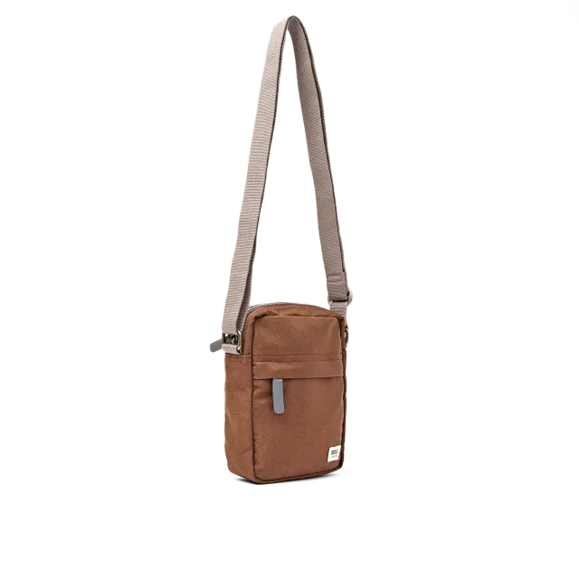 Roka London Bond Pocket crossbody taske Cinnamon Small 1,5 liter