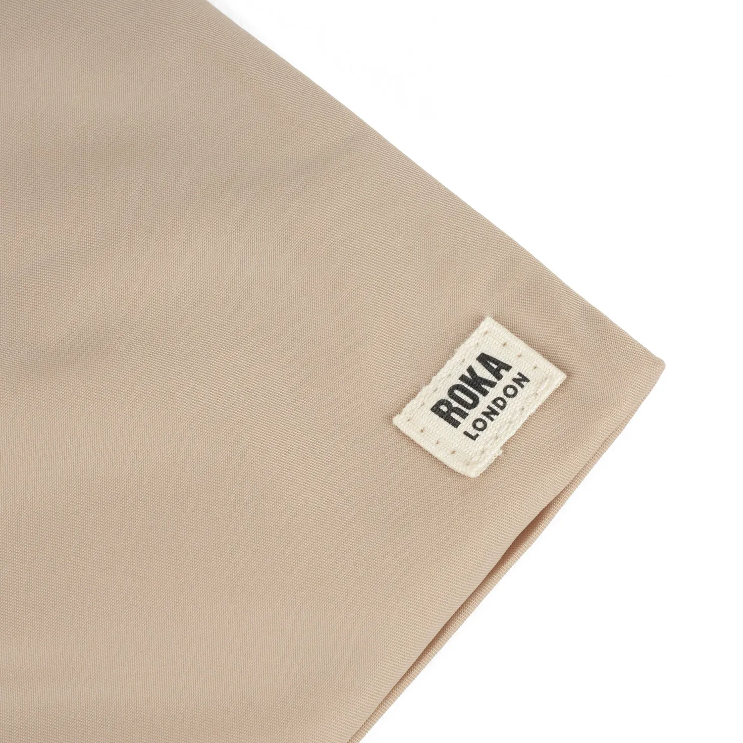 Roka London Chelsea Pocket sling taske Sand XS vejrbestandig
