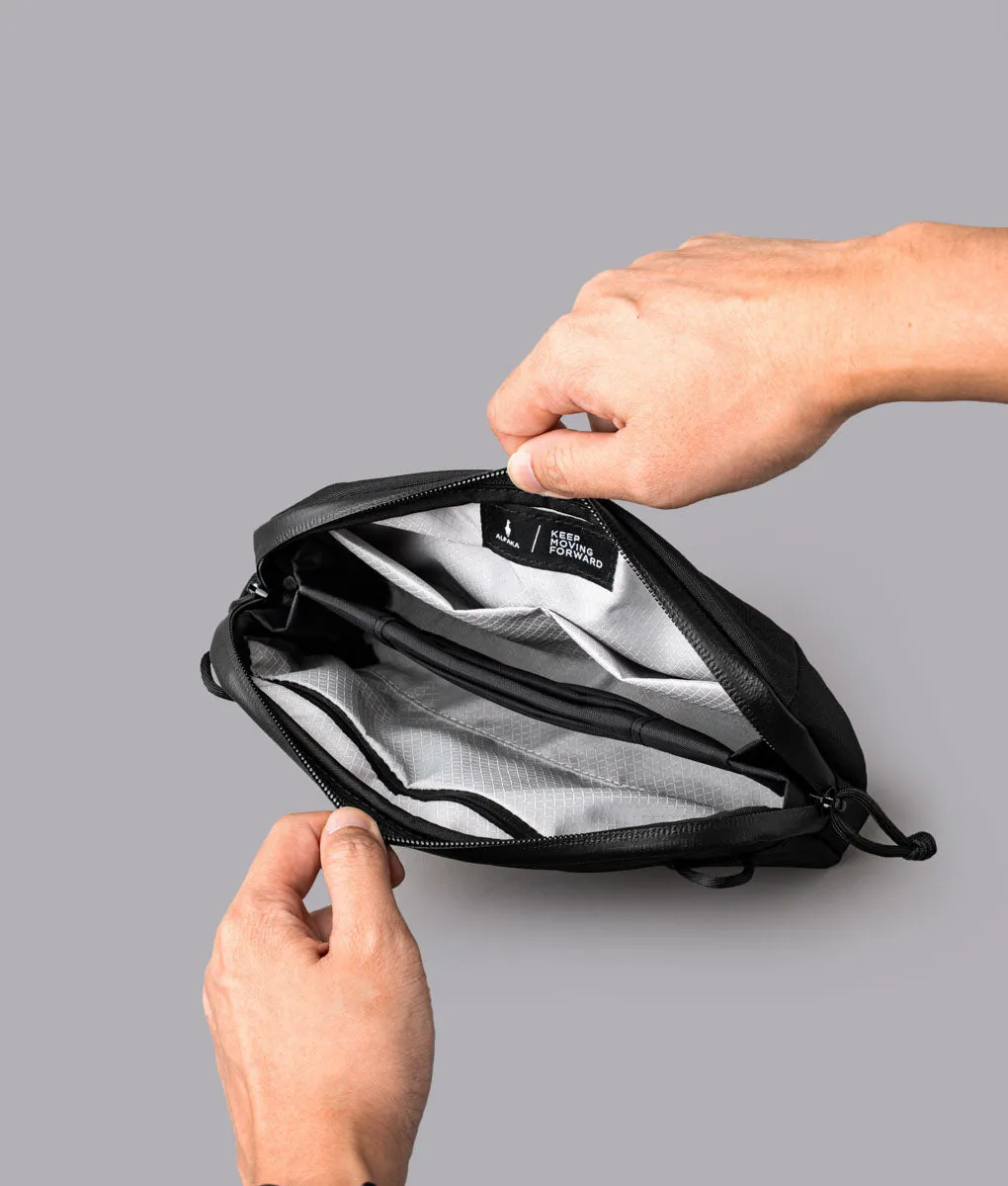 Alpaka Flight Pouch Pro rejsetaske sort rummelig