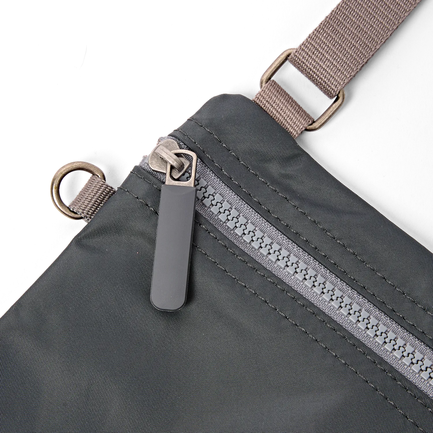 Roka London Chelsea Pocket sling Beluga Extra Small