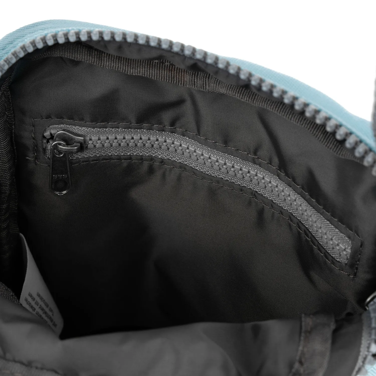 Roka London Bond crossbody taske Ice 1,5 liter