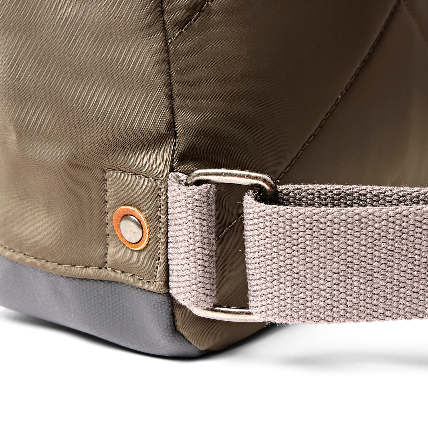 Roka London Bantry rygsæk Army Small 7,4 liter vejrafvisende