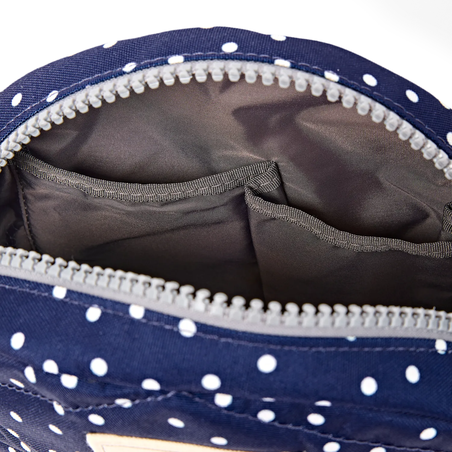 Roka London Paddington taske Small navy prikket rund