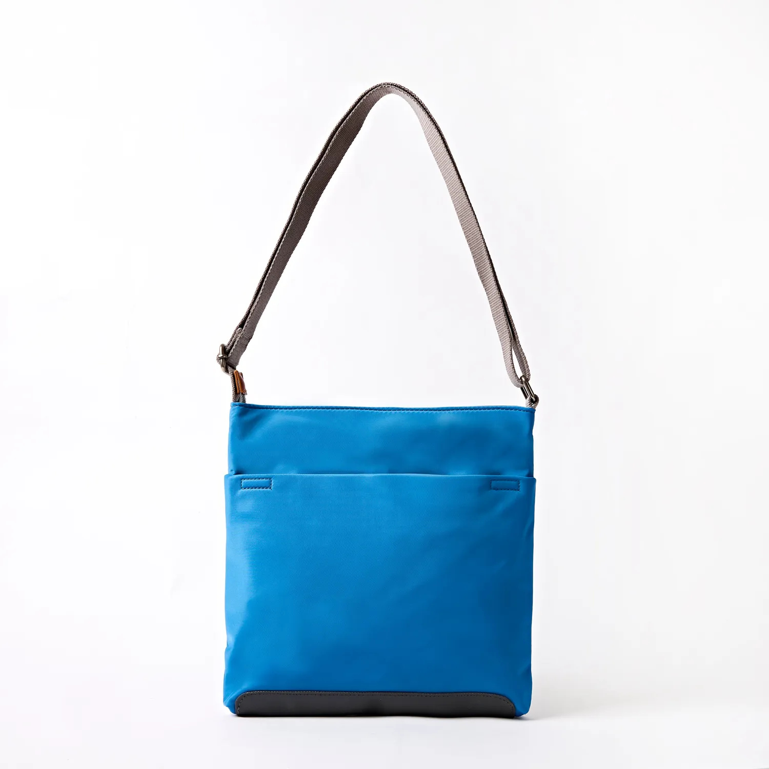 Roka London Kennington crossbody taske Malibu Blue Medium