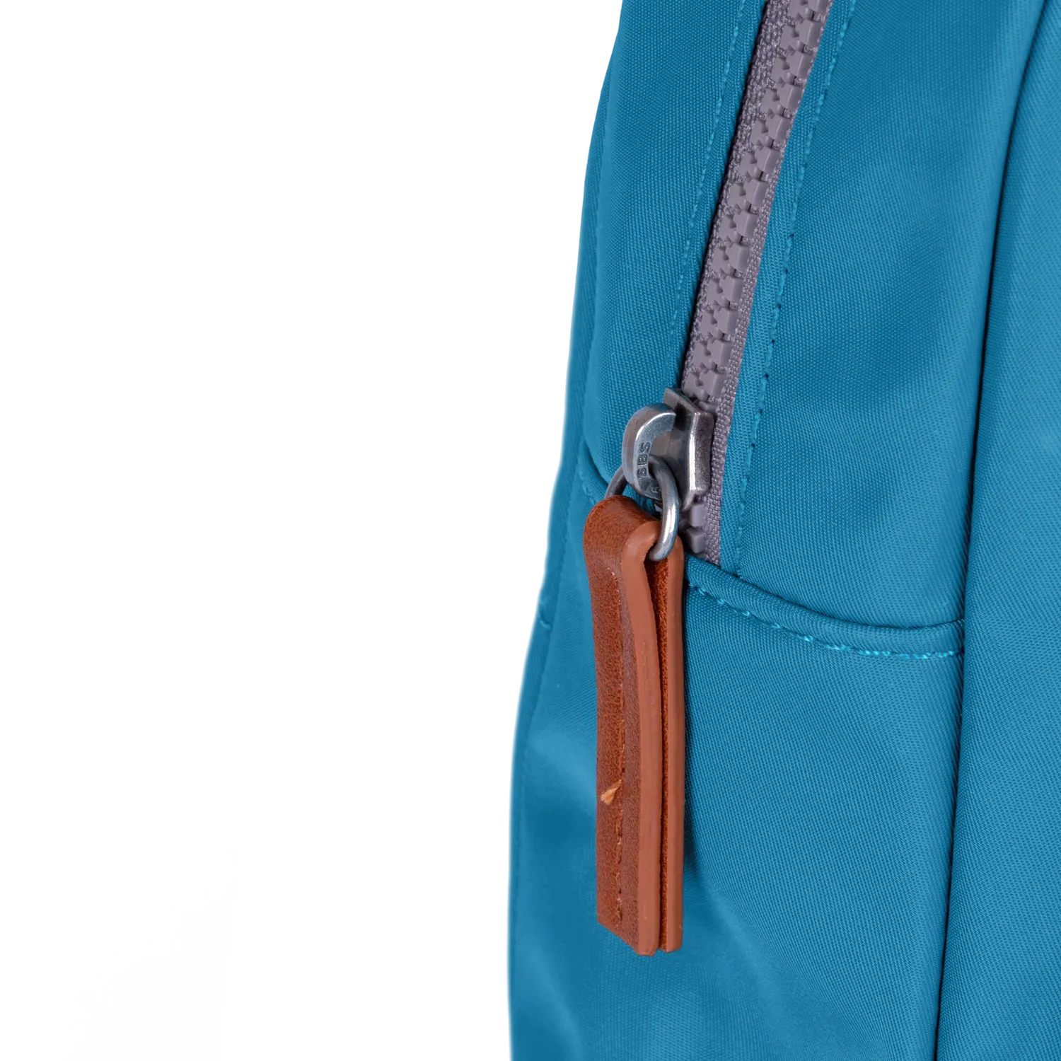 Roka London Willesden crossbody taske marine large 5 liter