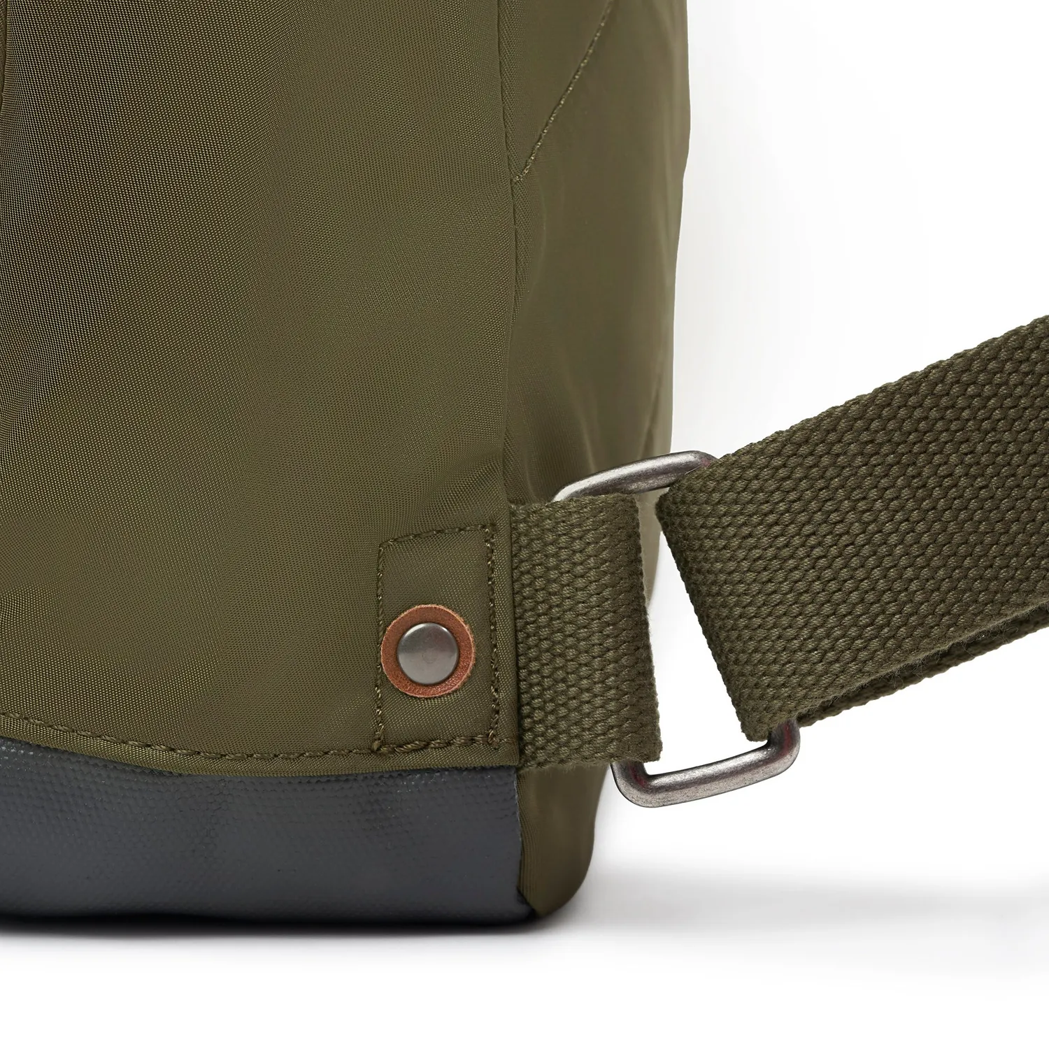 Roka London Bantry Military rygsæk Small 7,4 liter vejrbestandig