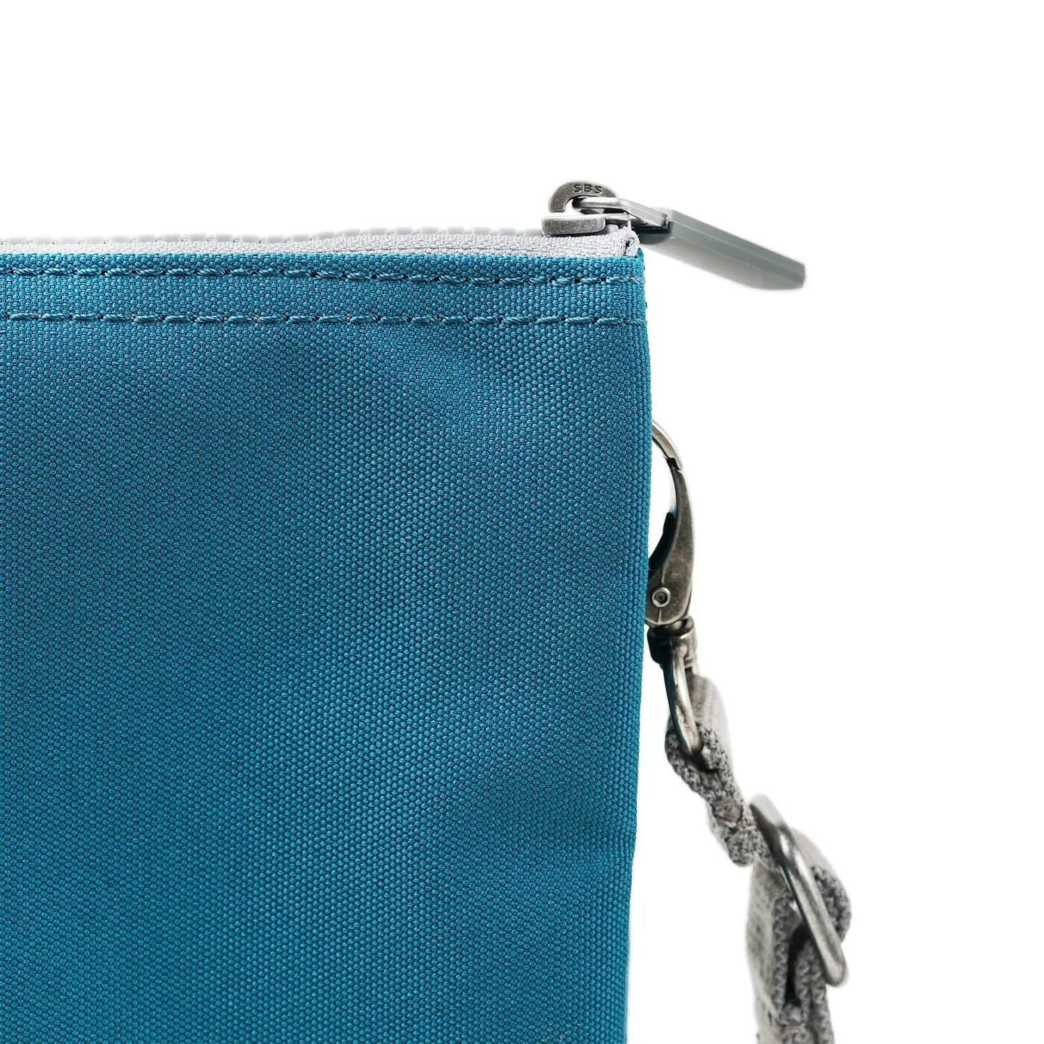 Roka London Carnaby crossbody taske Marine XL 0,5 liter
