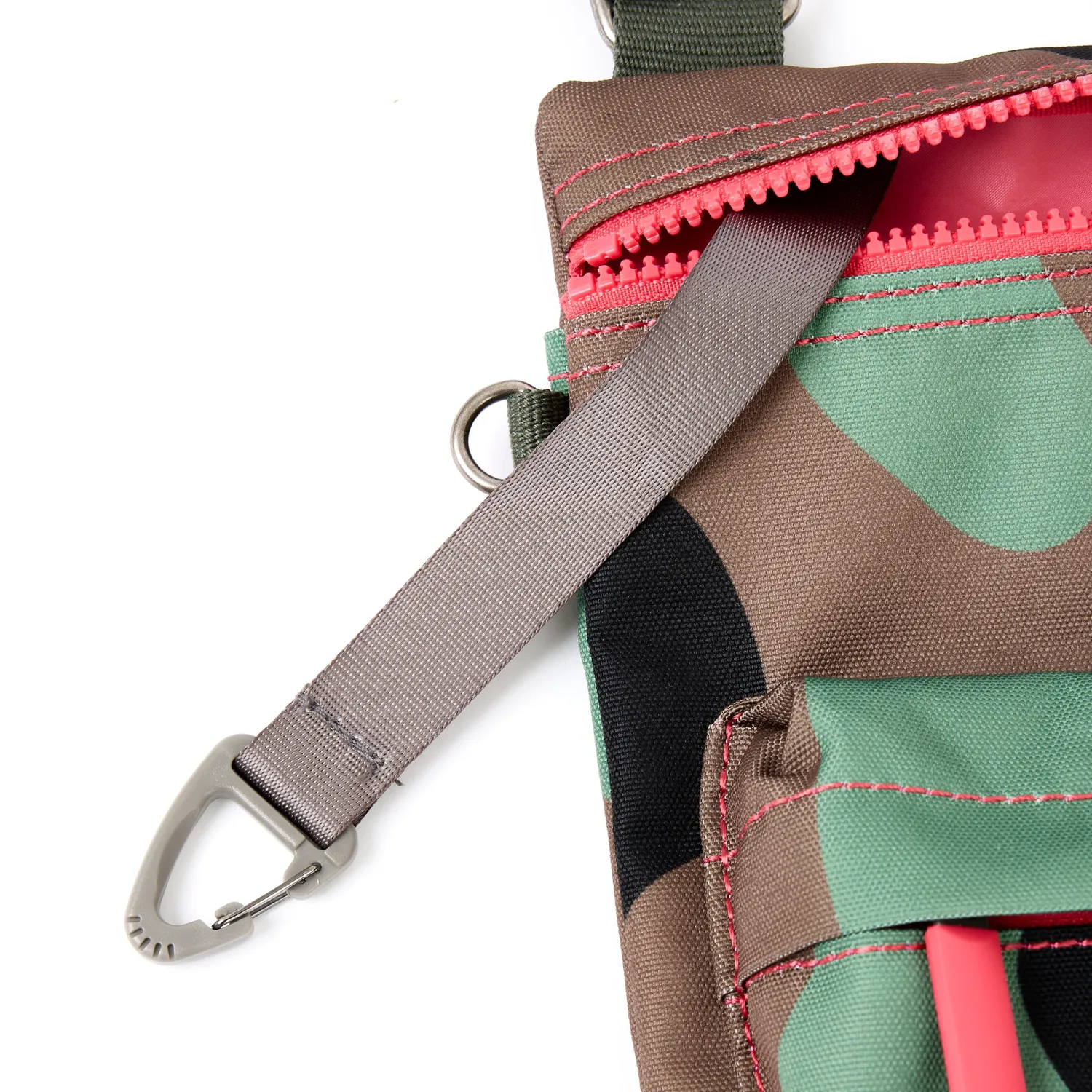Roka London Chelsea B crossbody taske medium vintage camo