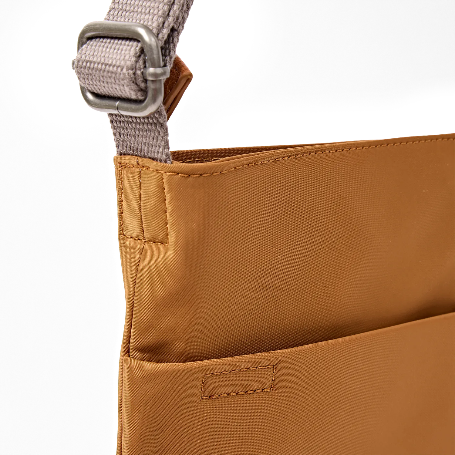 Roka London Kennington crossbody taske Biscuit struktureret