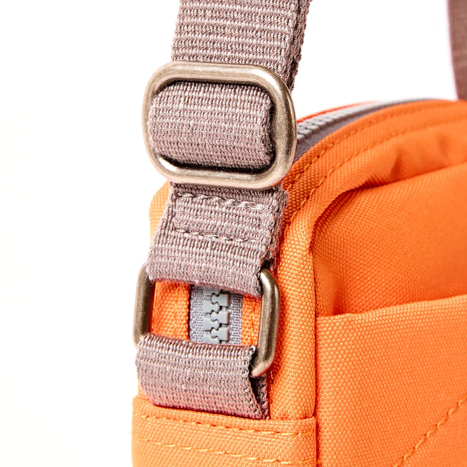 Roka London Bond Pocket crossbody taske Small jaffa orange vejrbestandig