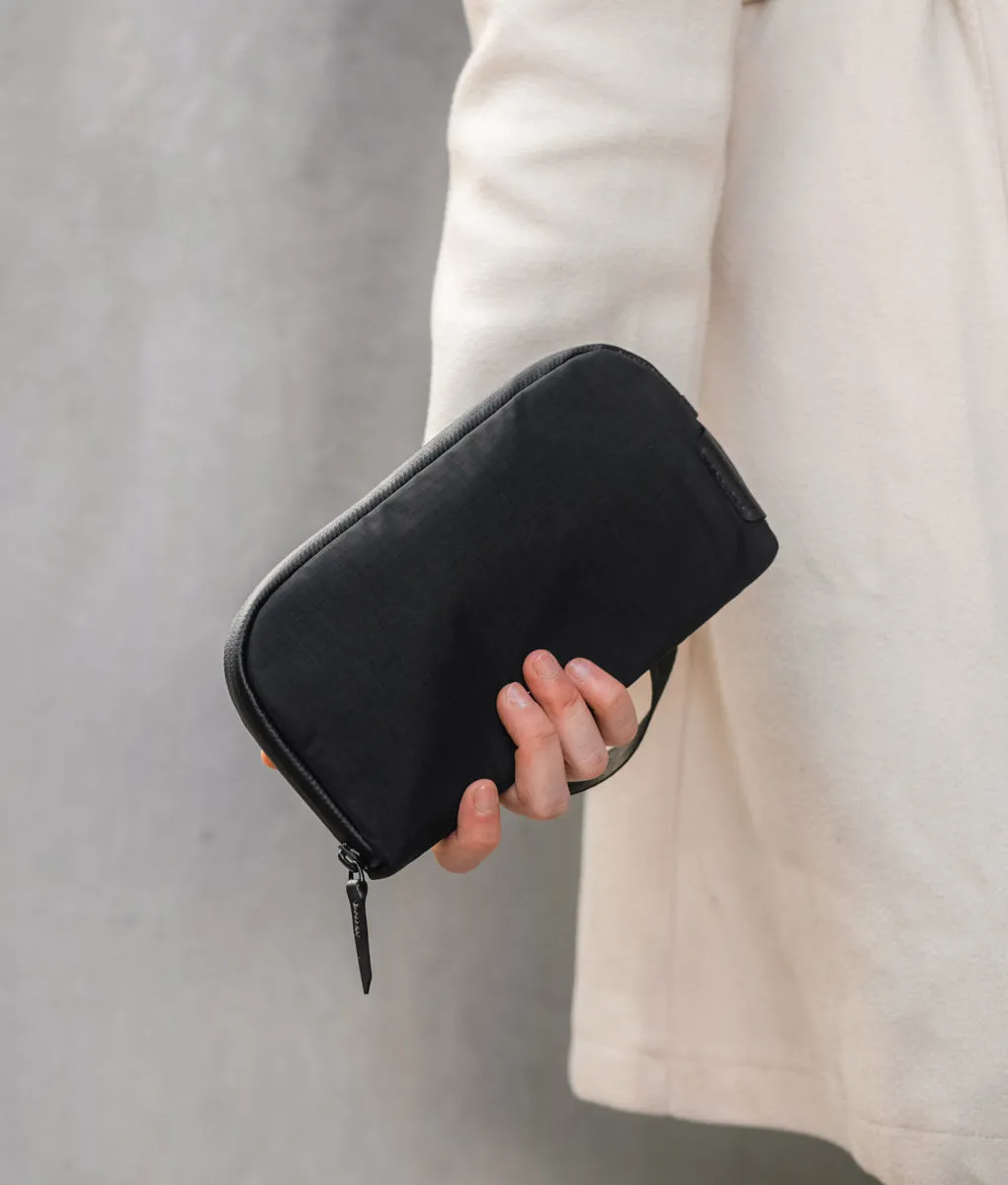 Alpaka Flight Pouch lille taske sort rejse