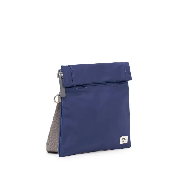 Roka London Stratford crossbody taske Crisp Blue 0,5 liter