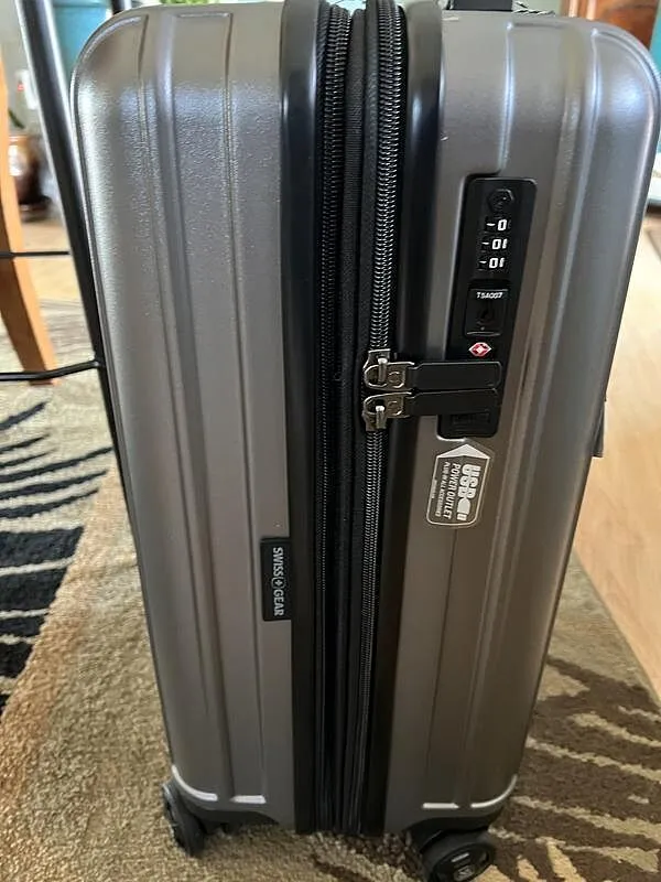 SWISSGEAR Ridge Carry-On Spinner kabinekuffert USB