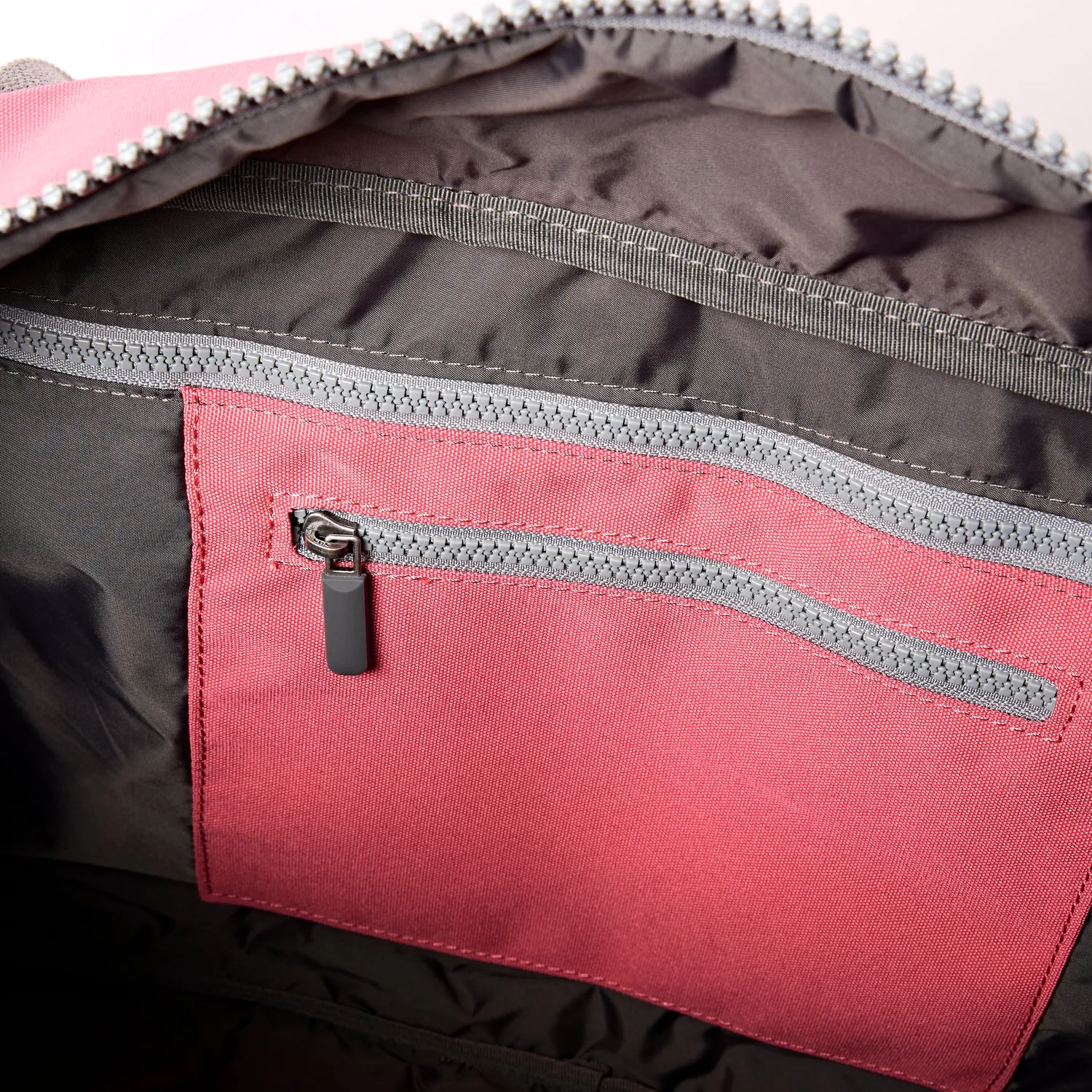 Roka Gatwick duffel taske pink Small med laptoprum