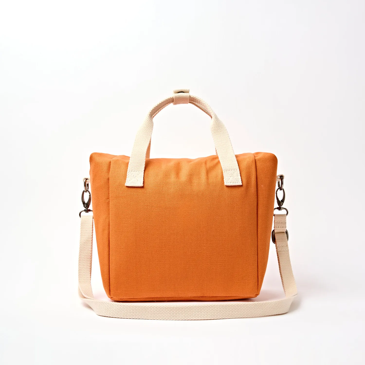 Roka London Hampstead madpakketaske burnt orange isoleret 7,4 L