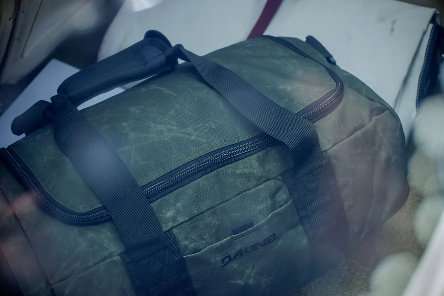 Dakine EQ Duffle 2.0 rejsetaske 50L sort pakbar