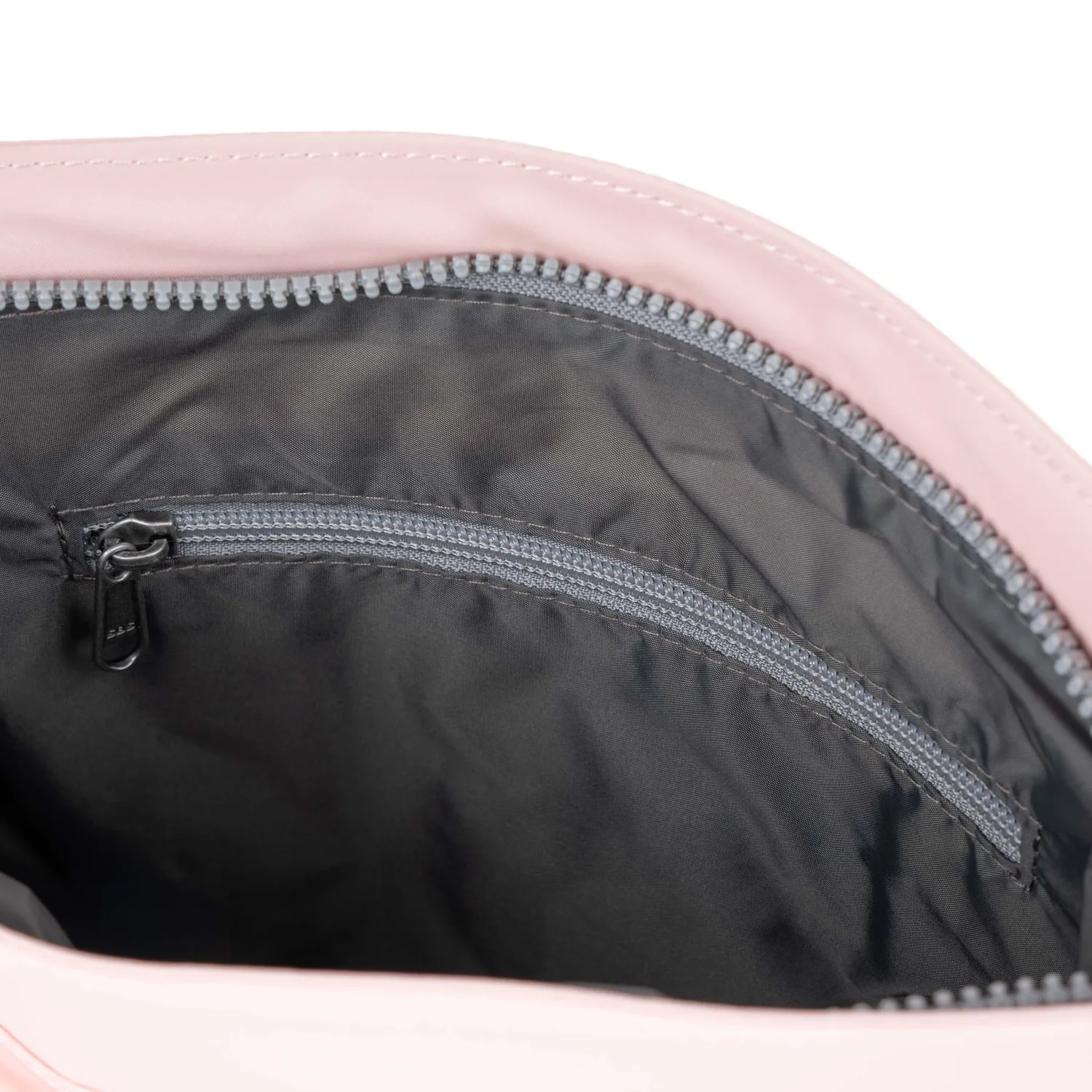 Roka Kennington skuldertaske English Rose M struktureret