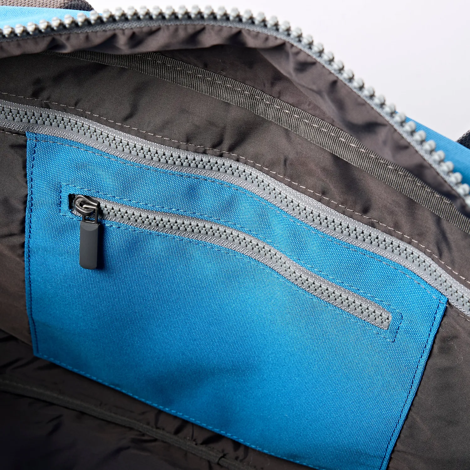 Roka London Gatwick Small duffel bag Malibu Blue weekendtaske
