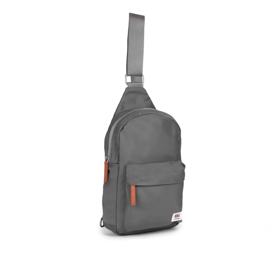 Roka London Willesden Sling Bag skuldertaske Large grafit 5 liter