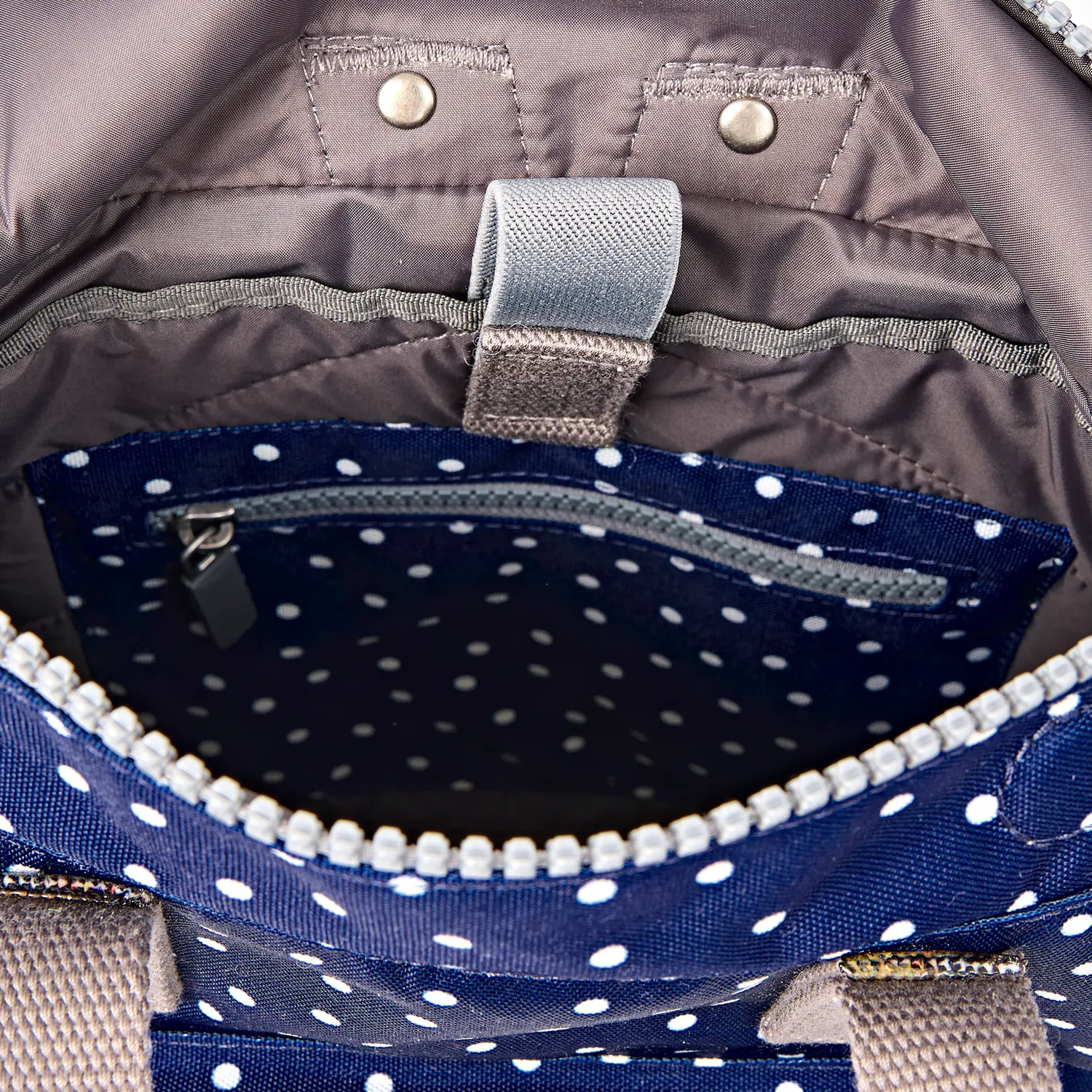 Roka London Canfield Navy Polka Dot rygsæk medium