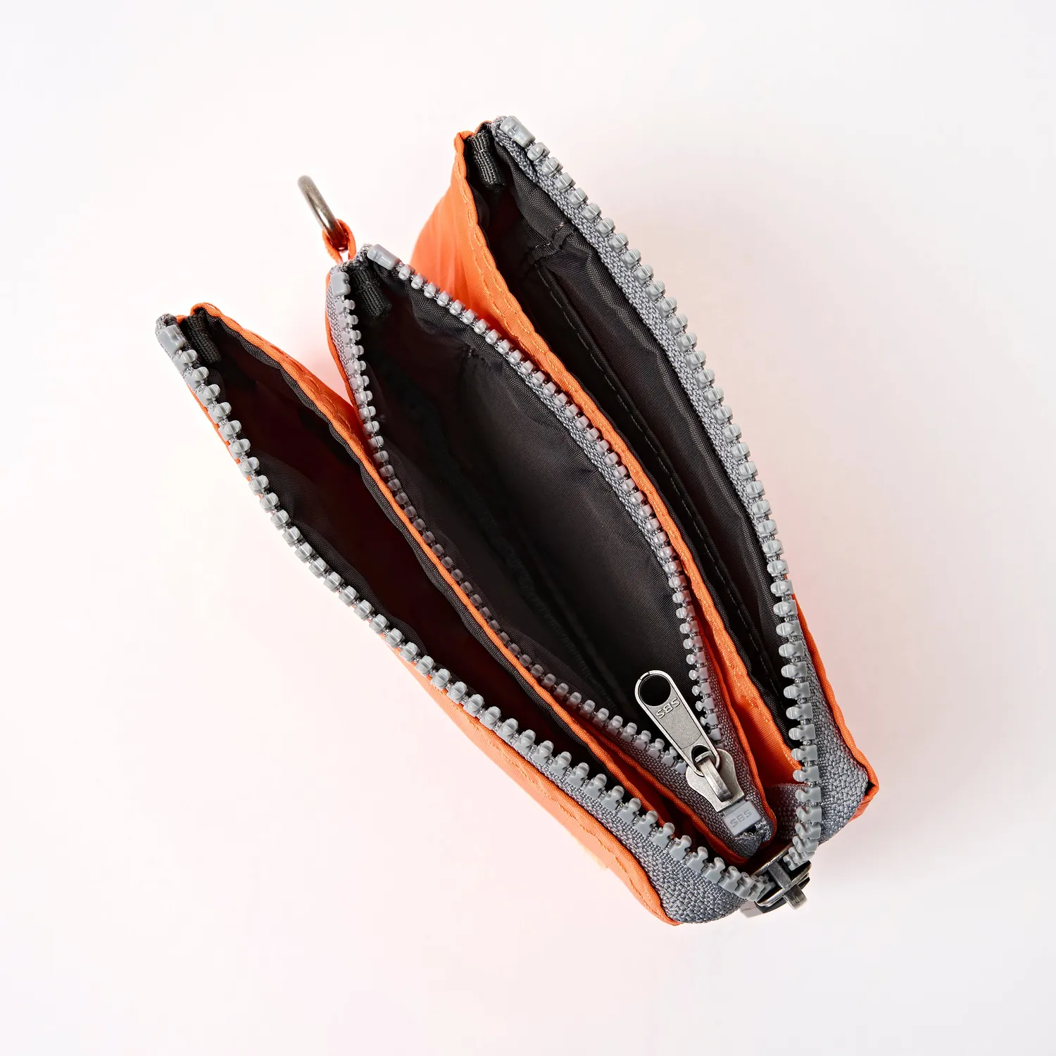 Roka London Carnaby Tangerine pung Small 0,2 liter nylon