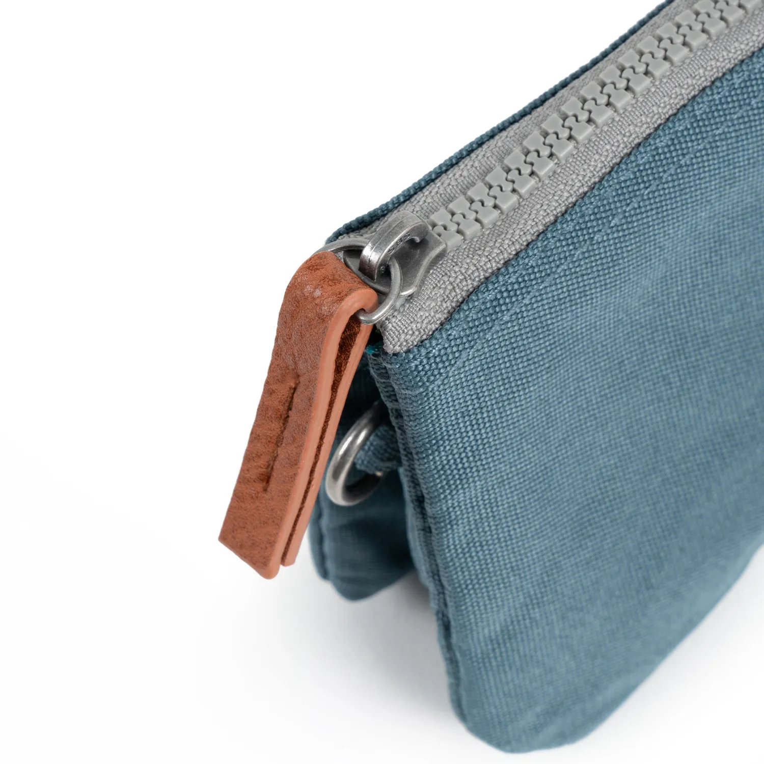 Roka London Carnaby Small pung airforce 0,2 liter