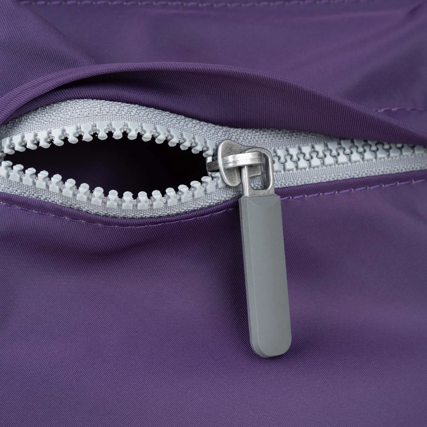 Roka London Moorgate M messenger taske Majestic Purple 3,2 l
