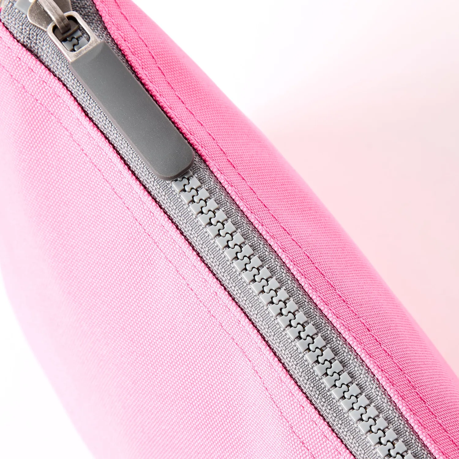 Roka London Carnaby Crossbody Bag clutch XL pink 0,5 liter