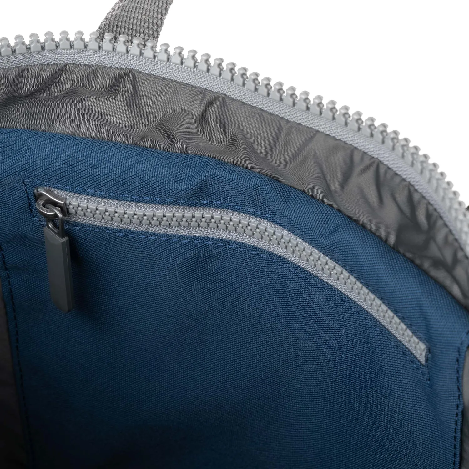 Roka London Waterhouse rygsæk Medium deep blue 15 liter