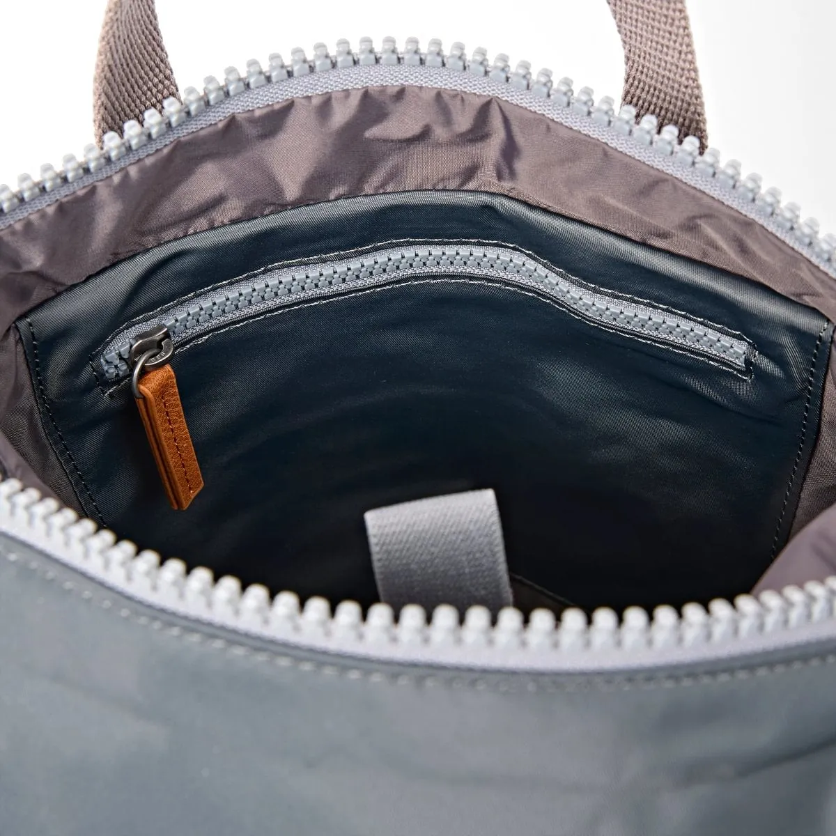 Roka London Canfield rygsæk Medium Beluga 16,4 liter