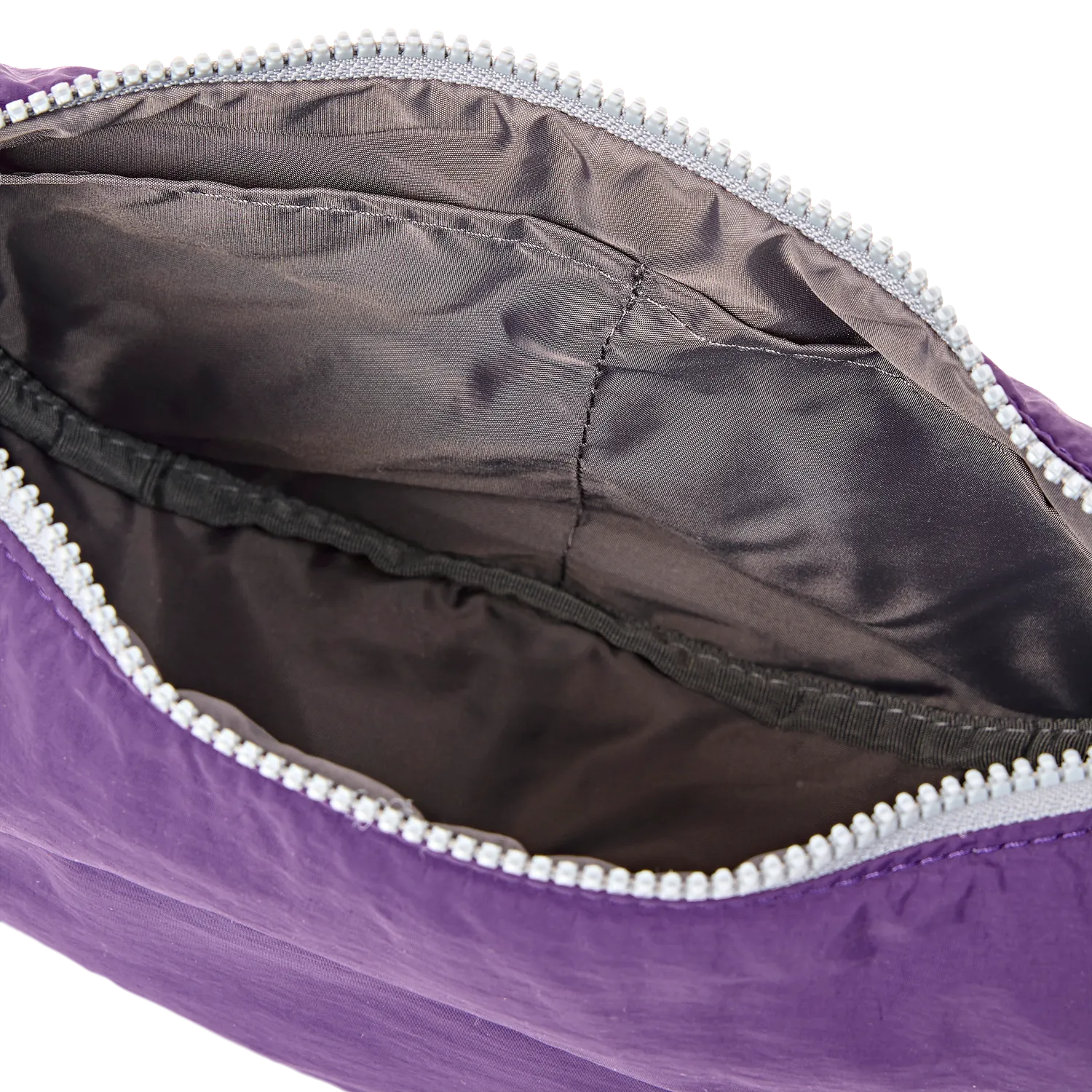 Roka London Farringdon Gothic Grape halvmåne taske Small 4,2L