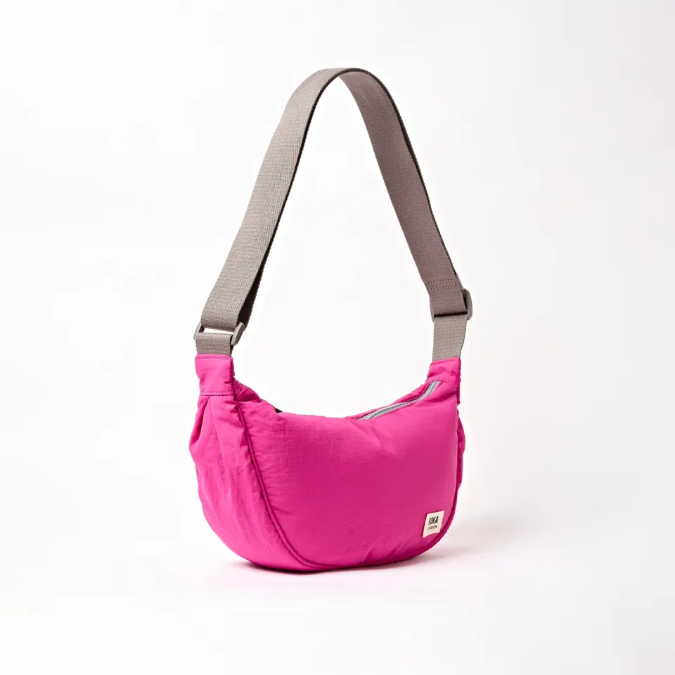 Roka London Farringdon Half Moon Bag crossbody taske Small very berry