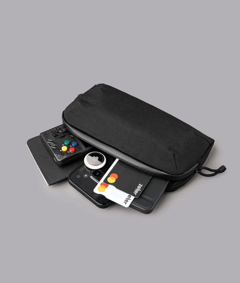 Alpaka Flight Pouch Pro rejsetaske sort rummelig