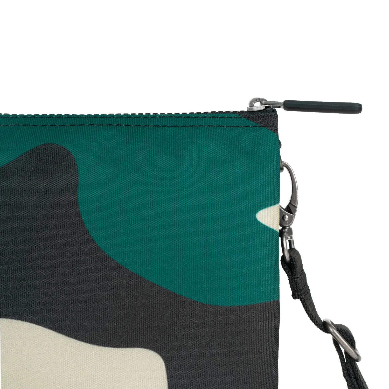 Roka London Carnaby XL crossbody taske Urban Rose Camo