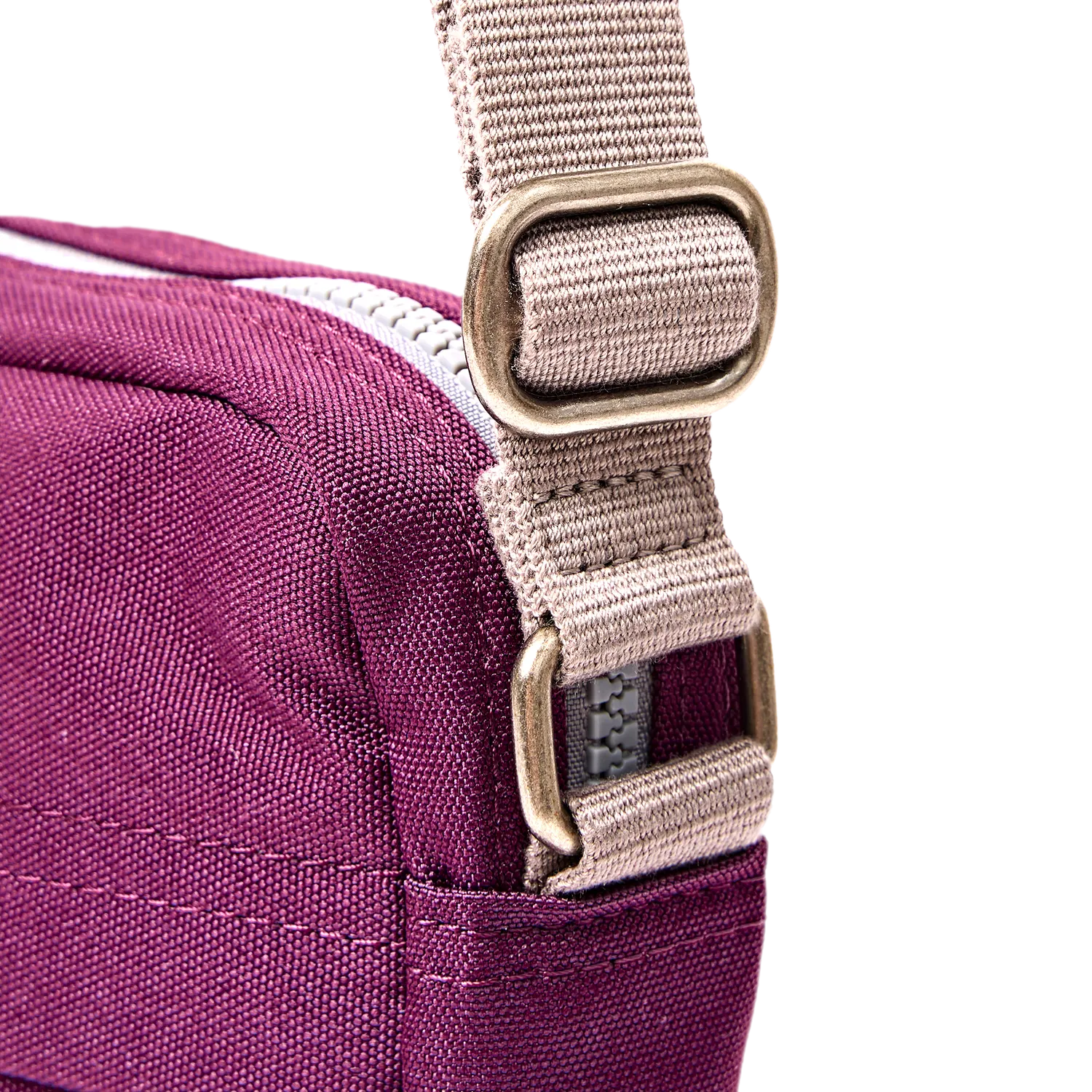 Roka London Bond Small crossbodytaske cherry 1,5 liter