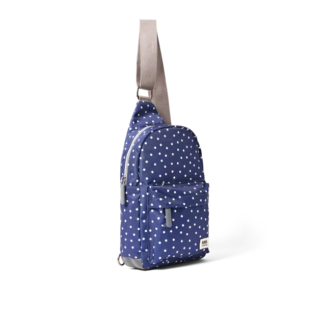 Roka Willesden crossbody taske navy prik Large med lynlås